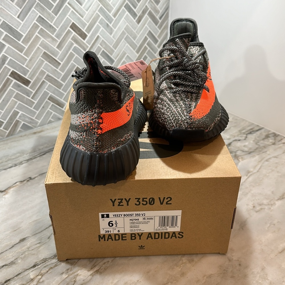 Yeezy Boost 350 V2 Carbon Beluga - Picture 3 of 5